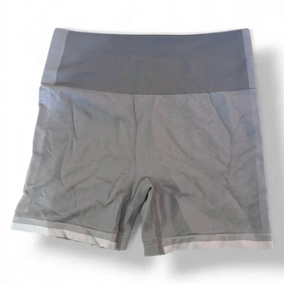 NWOT Outdoor Voices Seamless Smooth 4.5" Bike Short in Grey - Size Medium - Picture 4 of 7